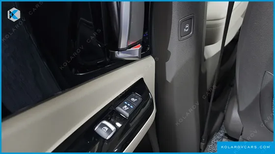 KIA CARNIVAL GASOLINE 9-SEATER HI-LIMOUSINE