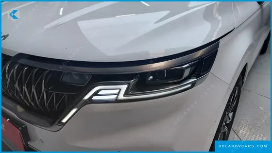 KIA CARNIVAL GASOLINE 9-SEATER SIGNATURE
