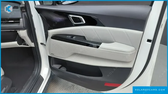 KIA CARNIVAL GASOLINE 9-SEATER SIGNATURE