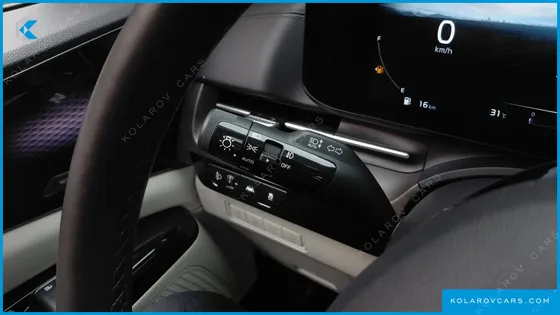 KIA CARNIVAL GASOLINE 9-SEATER SIGNATURE