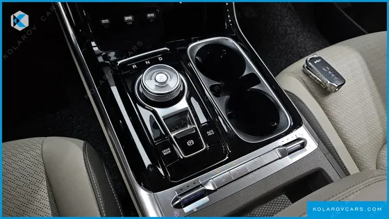 KIA CARNIVAL GASOLINE 7-SEATER NOBLESSE