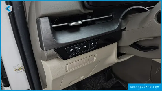 KIA CARNIVAL GASOLINE 7-SEATER NOBLESSE