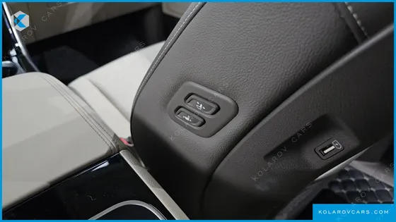 KIA CARNIVAL GASOLINE 7-SEATER NOBLESSE