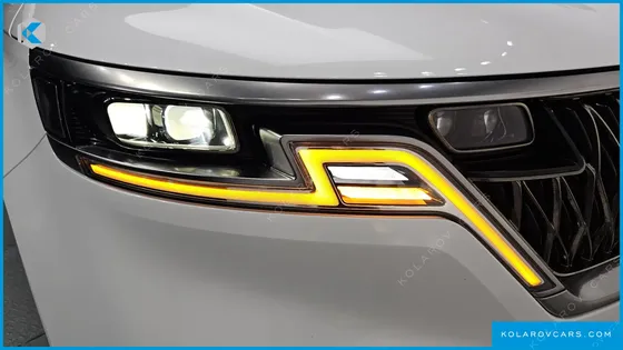 KIA CARNIVAL GASOLINE 7-SEATER NOBLESSE