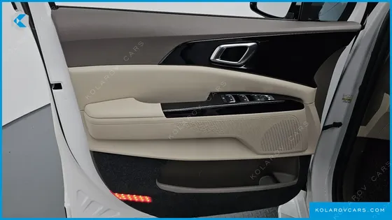 KIA CARNIVAL GASOLINE 7-SEATER NOBLESSE