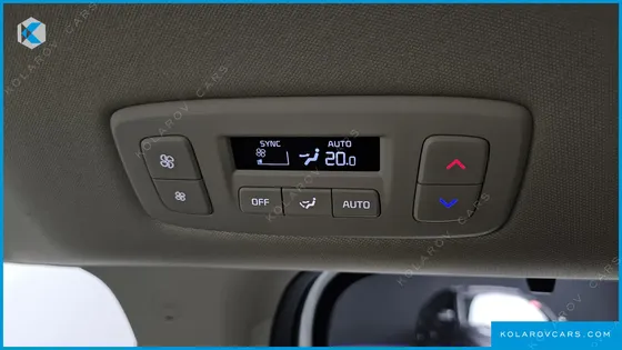 KIA CARNIVAL GASOLINE 7-SEATER NOBLESSE