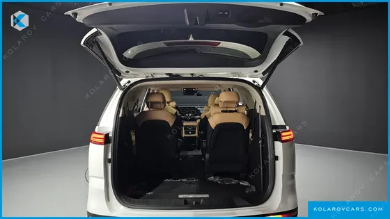 KIA CARNIVAL 9-SEATER NOBLESSE