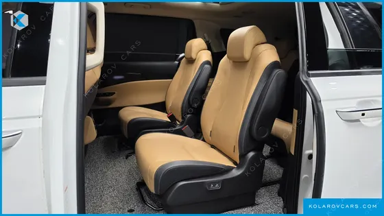 KIA CARNIVAL DIESEL 9-SEATER SIGNATURE