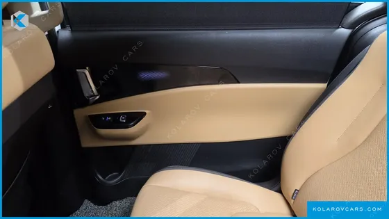 KIA CARNIVAL DIESEL 9-SEATER SIGNATURE