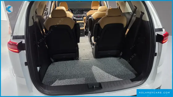 KIA CARNIVAL DIESEL 9-SEATER SIGNATURE