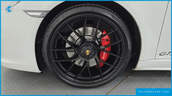 PORSCHE 911 CARRERA 4 GTS CABRIOLET