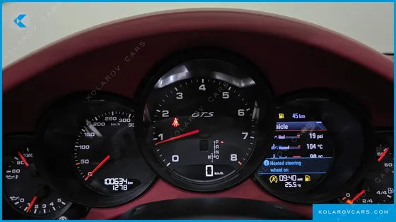 PORSCHE 911 CARRERA 4 GTS CABRIOLET
