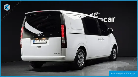 HYUNDAI STARIA CARGO 5-SEATER