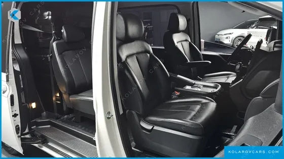 HYUNDAI STARIA CARGO 5-SEATER