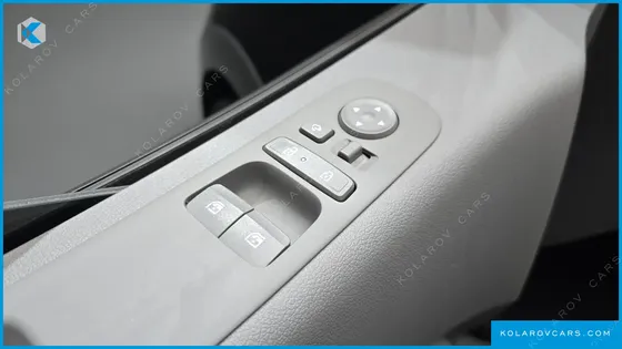 HYUNDAI STARIA HEV 1.6 LOUNGE 7-SEATER