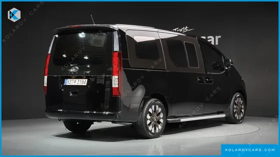 HYUNDAI STARIA CARGO 5-SEATER