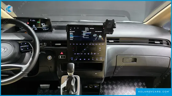 HYUNDAI STARIA CARGO 5-SEATER