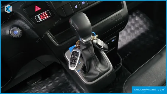 HYUNDAI STARIA 4WD TOURER 9-SEATER