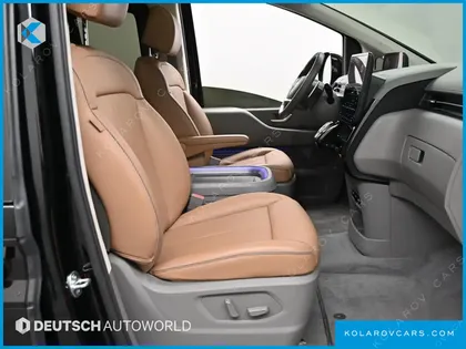 HYUNDAI STARIA 4WD LOUNGE 9-SEATER