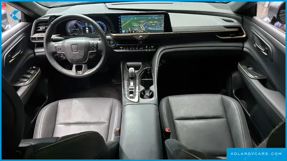 TOYOTA CROWN 2.5 4WD HYBRID