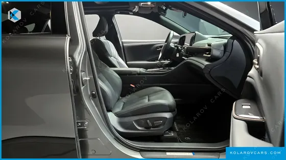 TOYOTA CROWN 2.5 4WD HYBRID
