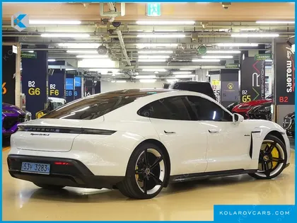 PORSCHE TAYCAN TURBO S