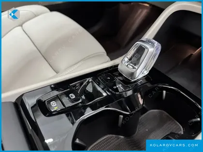 VOLVO XC40 B4 ULTRA BRIGHT