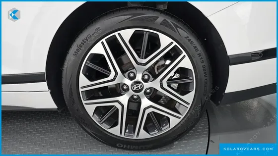 HYUNDAI GRANDEUR 2,5 GASOLINE 2WD