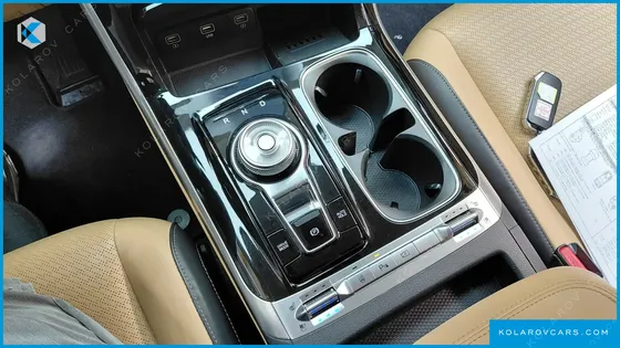 KIA CARNIVAL GASOLINE 9-SEATER SIGNATURE