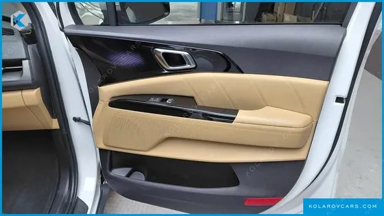 KIA CARNIVAL GASOLINE 9-SEATER SIGNATURE
