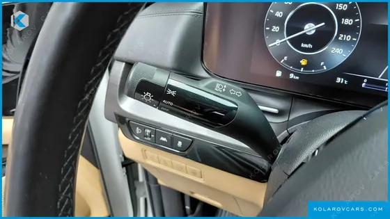 KIA CARNIVAL GASOLINE 9-SEATER SIGNATURE
