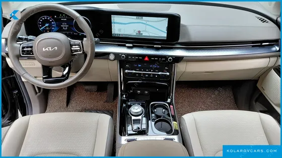 KIA CARNIVAL GASOLINE 7-SEATER HI-LIMOUSINE