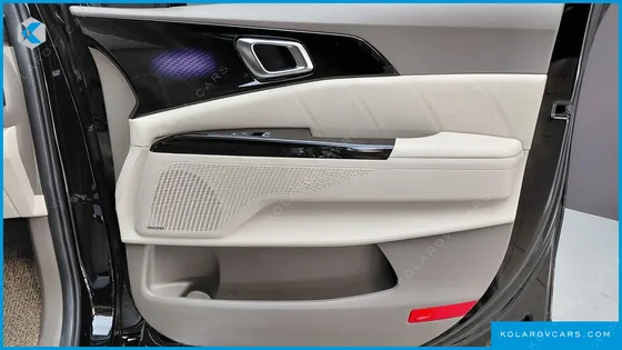 KIA CARNIVAL GASOLINE 7-SEATER HI-LIMOUSINE