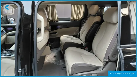 KIA CARNIVAL GASOLINE 7-SEATER HI-LIMOUSINE