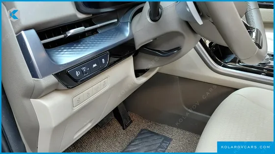 KIA CARNIVAL GASOLINE 7-SEATER HI-LIMOUSINE