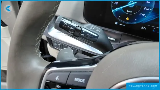 KIA CARNIVAL GASOLINE 7-SEATER HI-LIMOUSINE