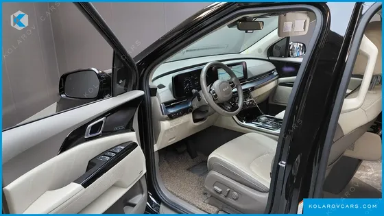KIA CARNIVAL GASOLINE 7-SEATER HI-LIMOUSINE