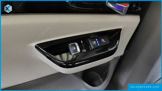 KIA CARNIVAL GASOLINE 7-SEATER HI-LIMOUSINE