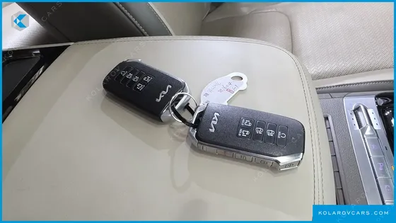 KIA CARNIVAL GASOLINE 9-SEATER HI-LIMOUSINE