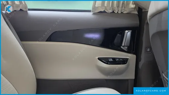 KIA CARNIVAL GASOLINE 9-SEATER HI-LIMOUSINE