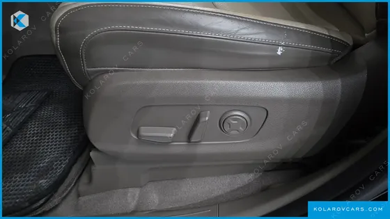 KIA CARNIVAL GASOLINE 9-SEATER HI-LIMOUSINE