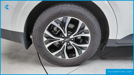 KIA CARNIVAL GASOLINE 11-SEATER PRESTIGE