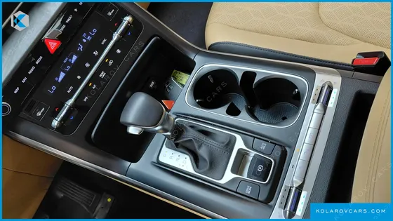 KIA CARNIVAL GASOLINE 11-SEATER PRESTIGE