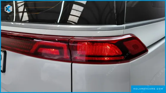 KIA CARNIVAL GASOLINE 11-SEATER PRESTIGE