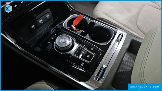 KIA CARNIVAL 9-SEATER NOBLESSE