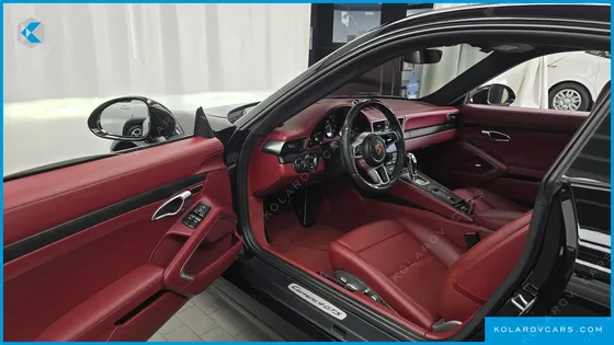 PORSCHE 911 CARRERA 4 GTS