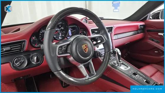 PORSCHE 911 CARRERA 4 GTS