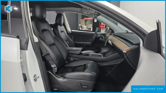 TESLA MODEL Y STANDARD RANGE RWD