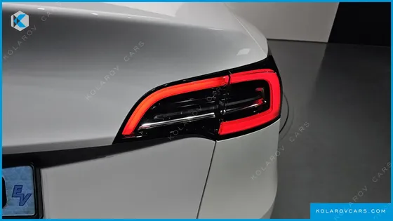 TESLA MODEL Y STANDARD RANGE RWD