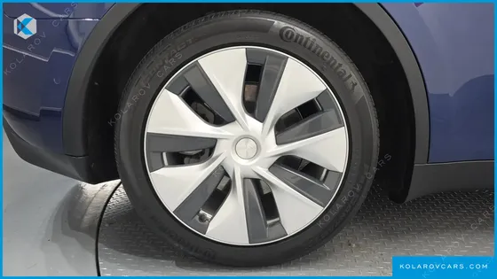 TESLA MODEL Y STANDARD RANGE RWD